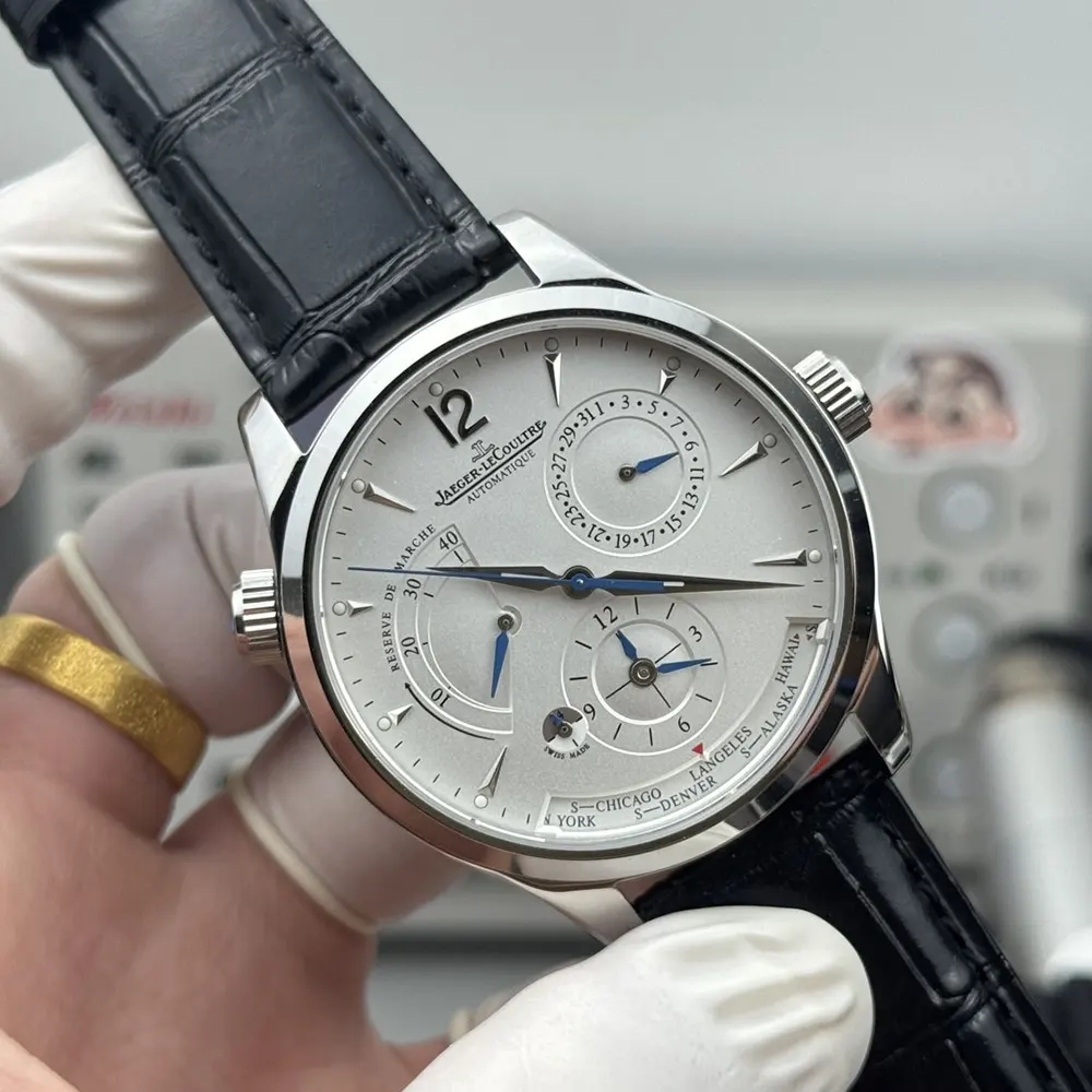 Jaeger-LeCoultre Men Master Control Geographic 40 mm in Silvered Grey (2)