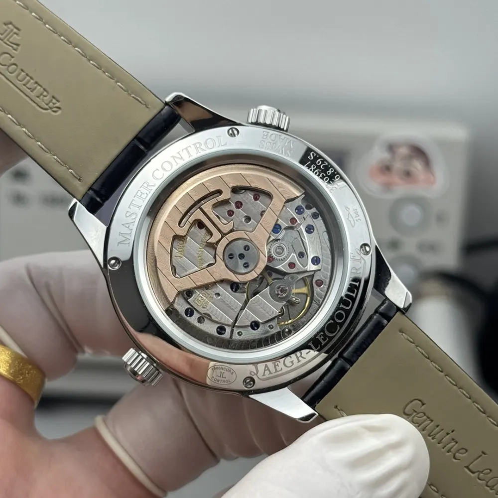 Jaeger-LeCoultre Men Master Control Geographic 40 mm in Silvered Grey (9)