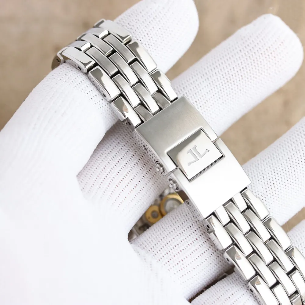 Jaeger-LeCoultre Men Master Geographic 39 mm in Silver (8)