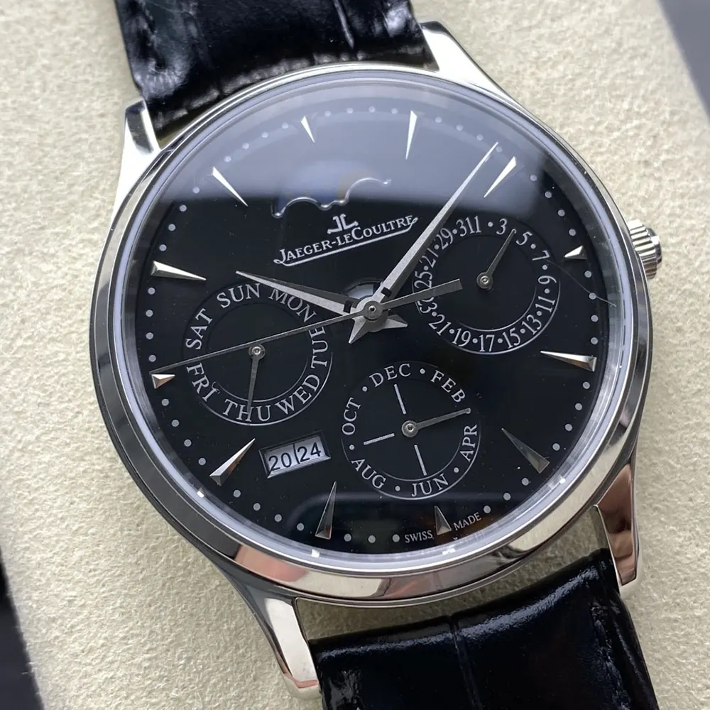 Jaeger-LeCoultre Men Master Ultra Thin Perpetual Calendar in Black (3)