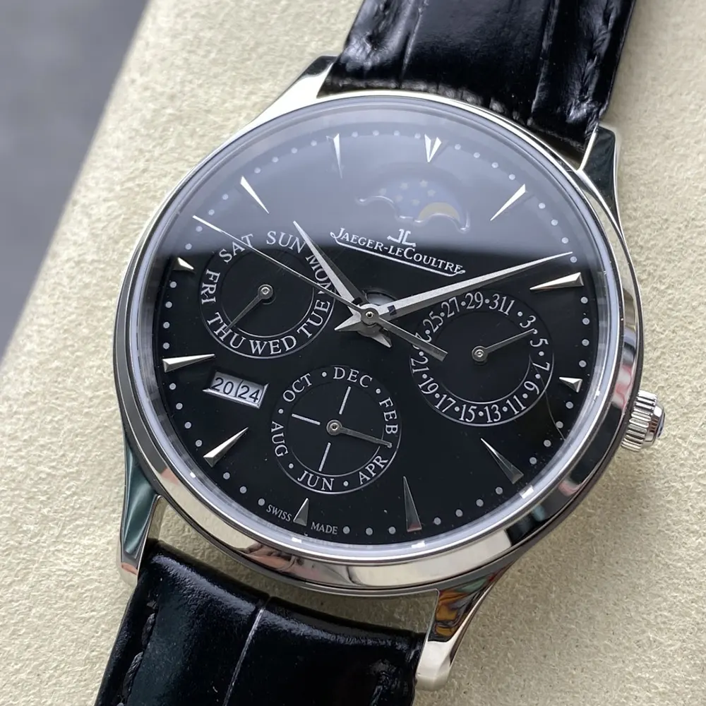 Jaeger-LeCoultre Men Master Ultra Thin Perpetual Calendar in Black (4)