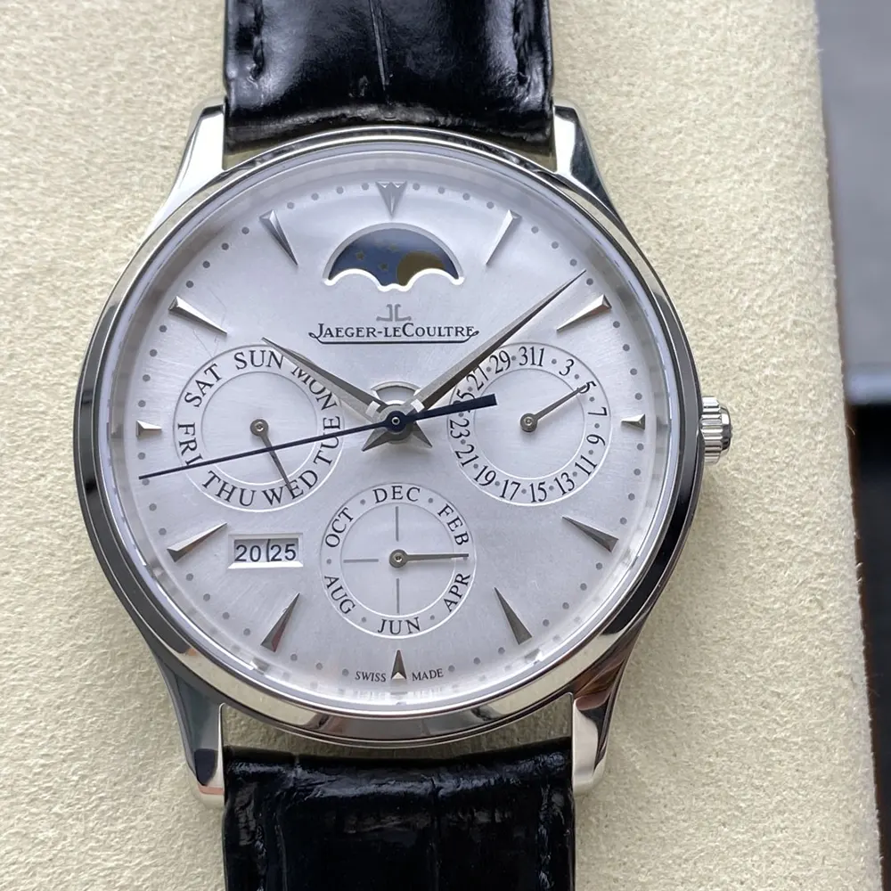 Jaeger-LeCoultre Men Master Ultra Thin Perpetual in Silvered Grey (2)