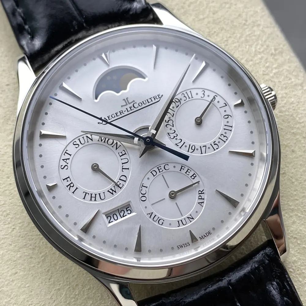 Jaeger-LeCoultre Men Master Ultra Thin Perpetual in Silvered Grey (3)