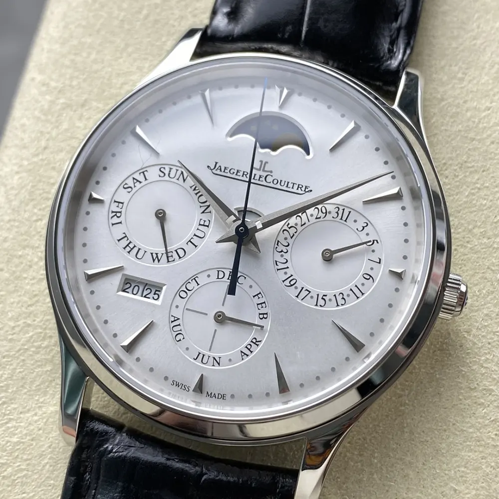 Jaeger-LeCoultre Men Master Ultra Thin Perpetual in Silvered Grey (4)