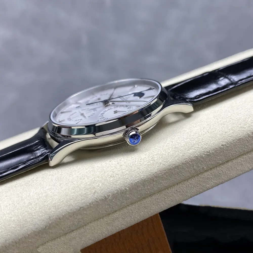 Jaeger-LeCoultre Men Master Ultra Thin Perpetual in Silvered Grey (7)