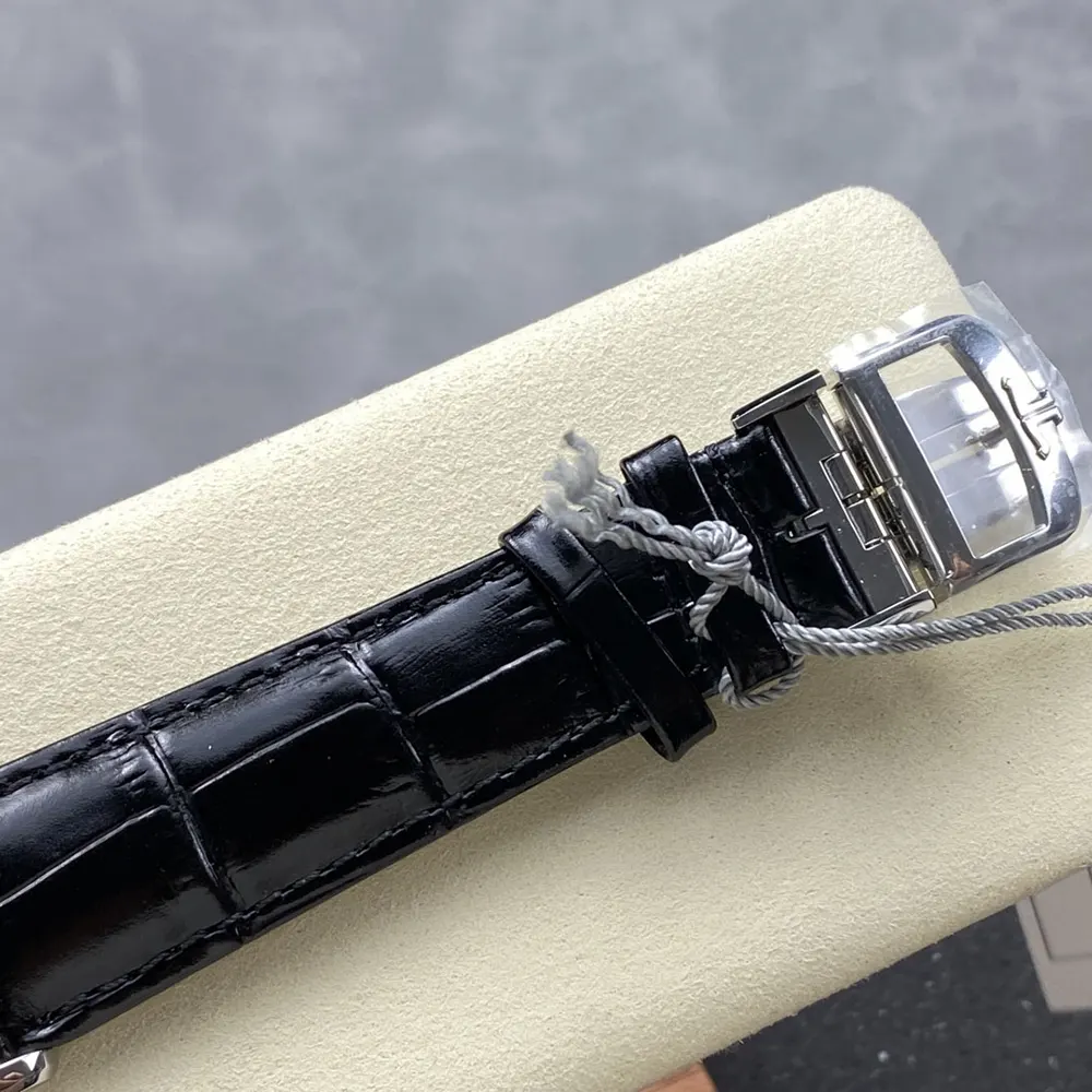 Jaeger-LeCoultre Men Master Ultra Thin Perpetual in Silvered Grey (9)