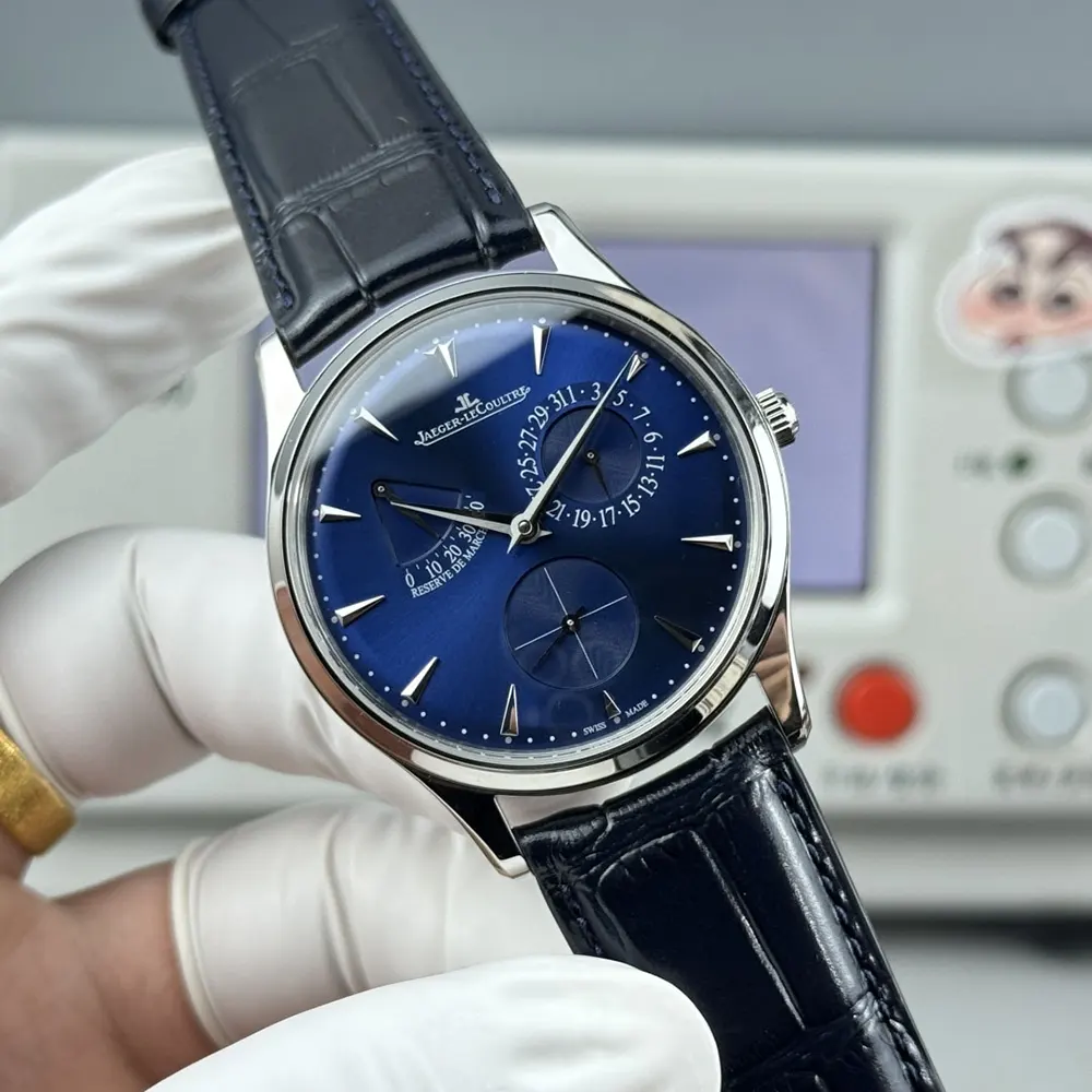 Jaeger-LeCoultre Men Master Ultra Thin Power Reserve in Blue (3)