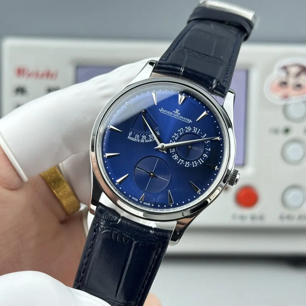 Jaeger-LeCoultre Men Master Ultra Thin Power Reserve in Blue (4)