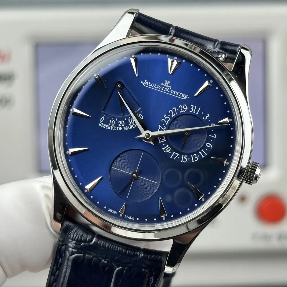 Jaeger-LeCoultre Men Master Ultra Thin Power Reserve in Blue (6)