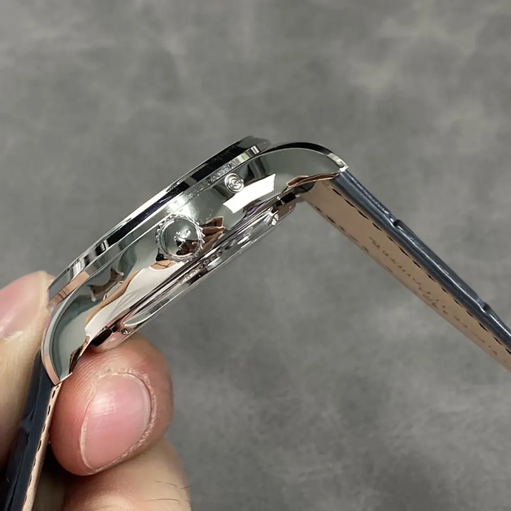 Jaeger-LeCoultre Men Master Ultra Thin Tourbillon in Blue (7)