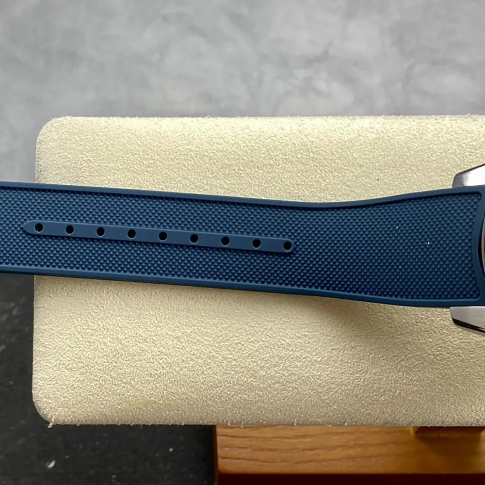 Jaeger-LeCoultre Men Polaris Date Limited Edition in Blue Q9068681 (10)