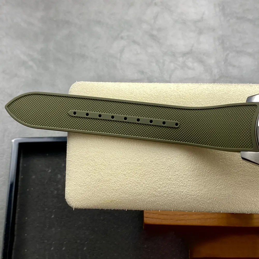 Jaeger-LeCoultre Men Polaris Date in Green Q906863J (10)