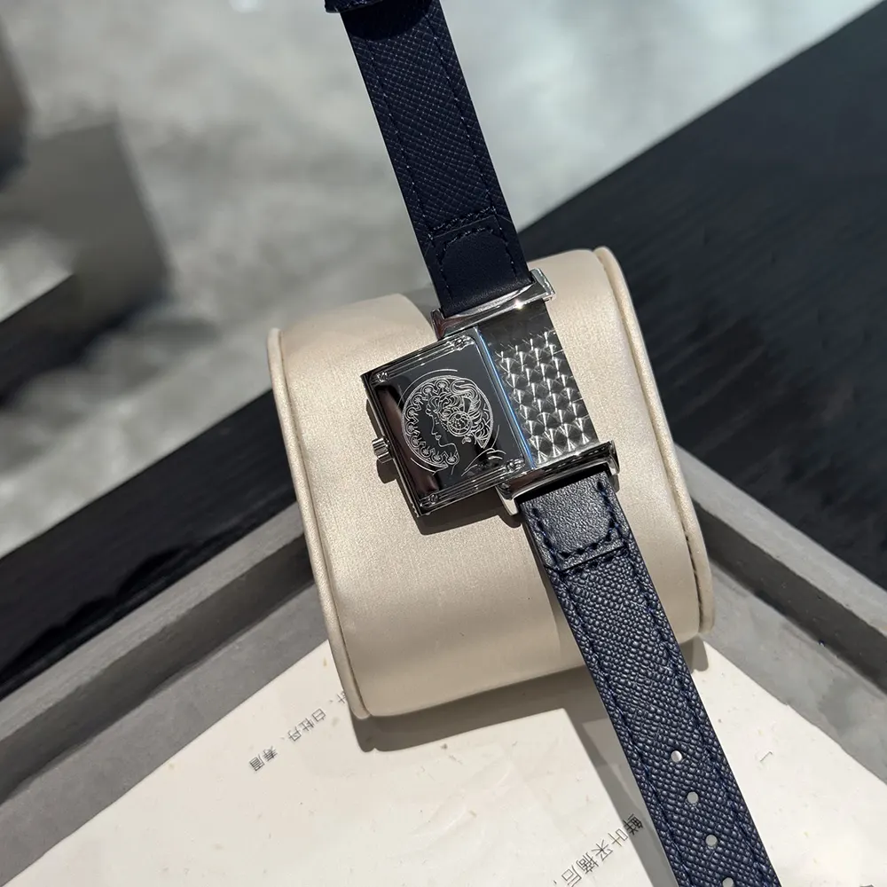 Jaeger-LeCoultre Men Reverso Tribute Monoface in Blue (3)