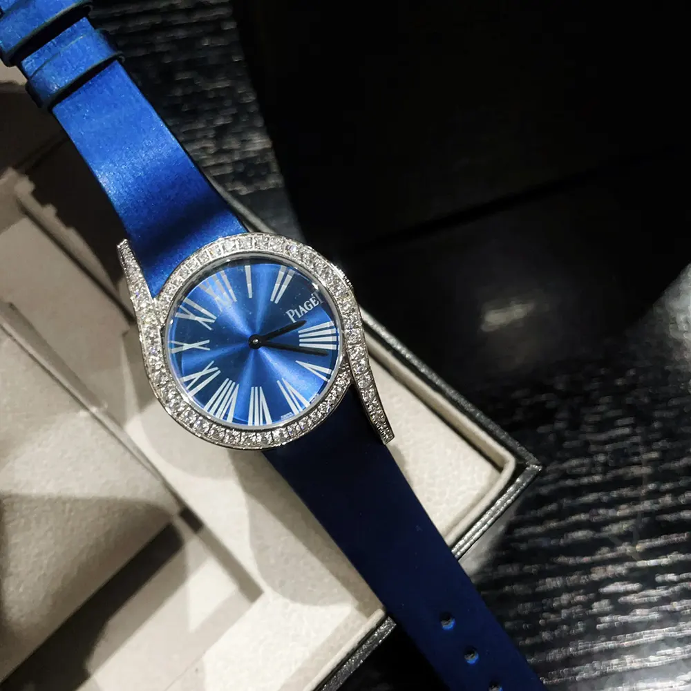 Piaget Women Limelight Gala 26mm in Blue and Diamonds (2)