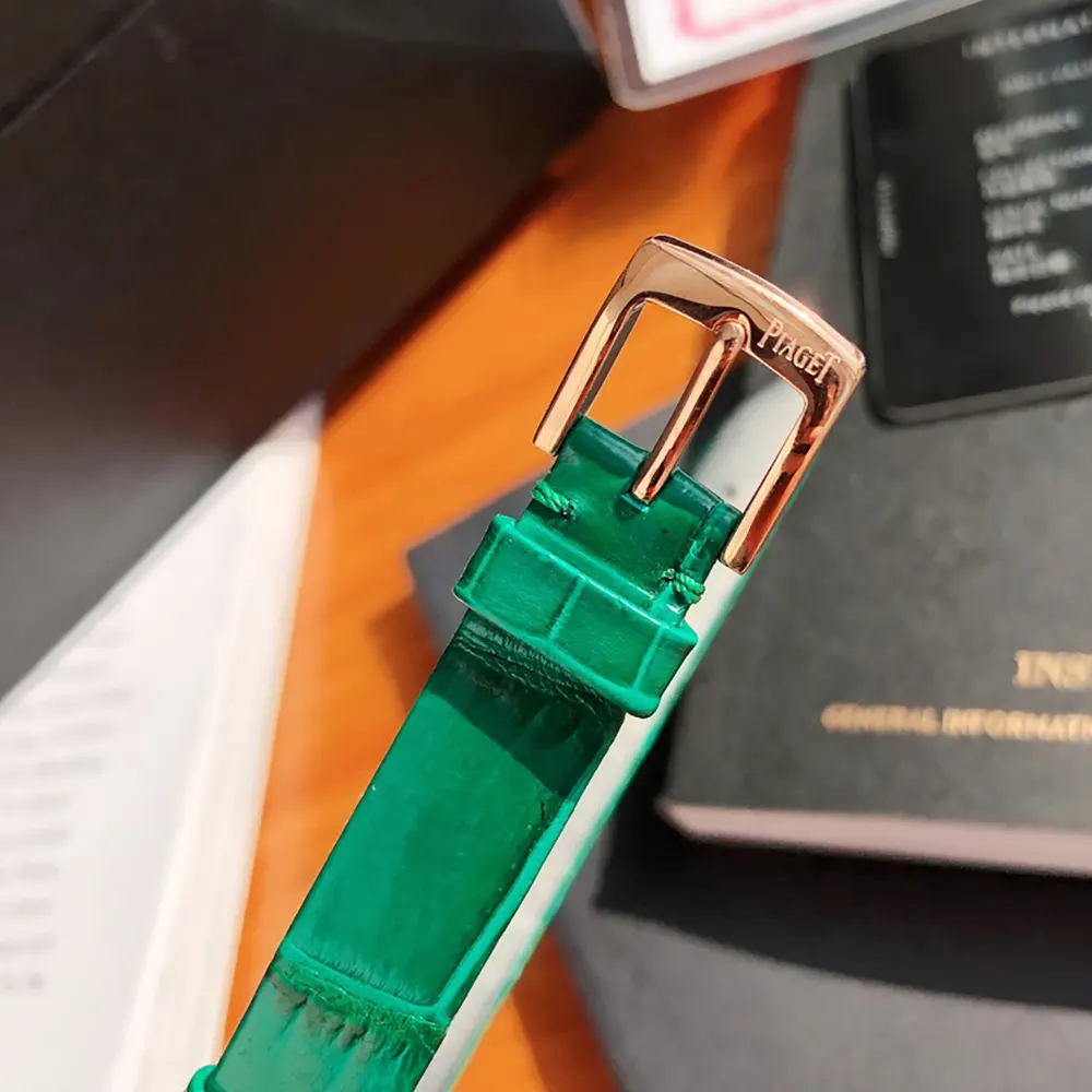 Piaget Women Possession 29mm in Malachite Rose Gold and Diamond (10)