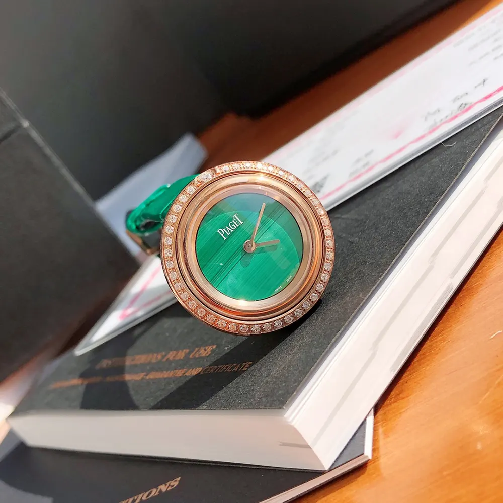 Piaget Women Possession 29mm in Malachite Rose Gold and Diamond (5)