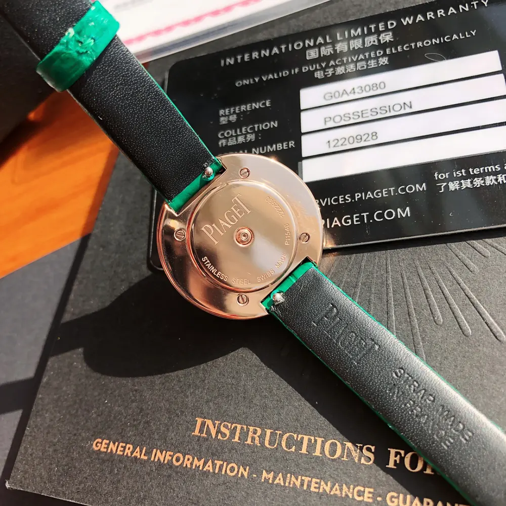 Piaget Women Possession 29mm in Malachite Rose Gold and Diamond (9)