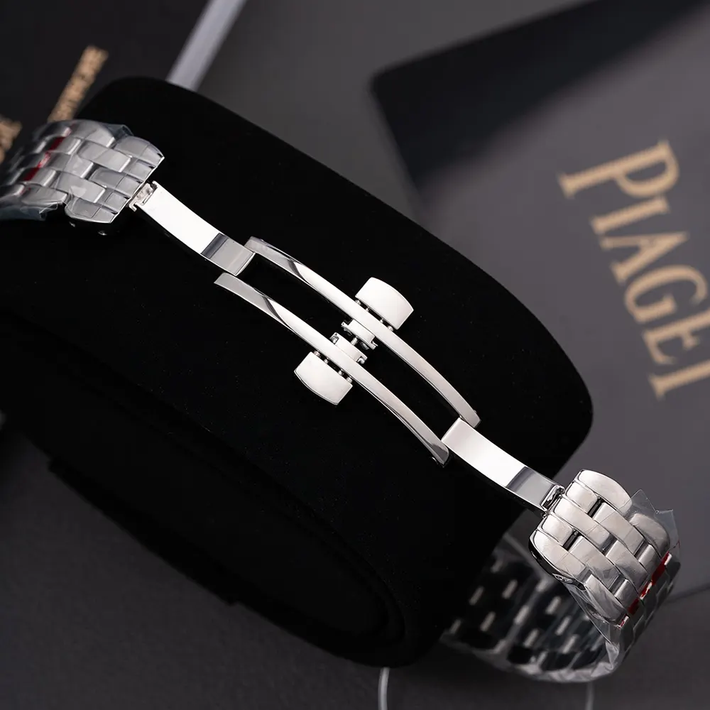 Piaget Women Sixtie 29mm in Sliver and Diamonds (10)