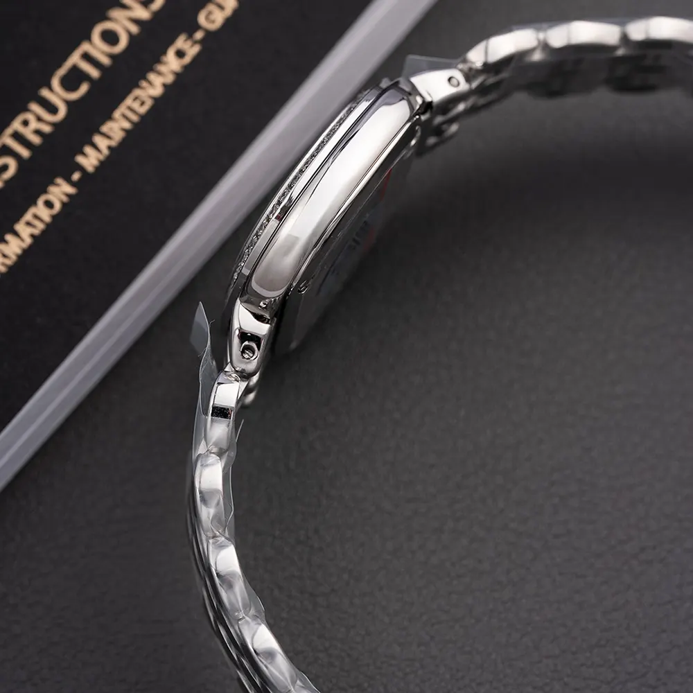 Piaget Women Sixtie 29mm in Sliver and Diamonds (8)