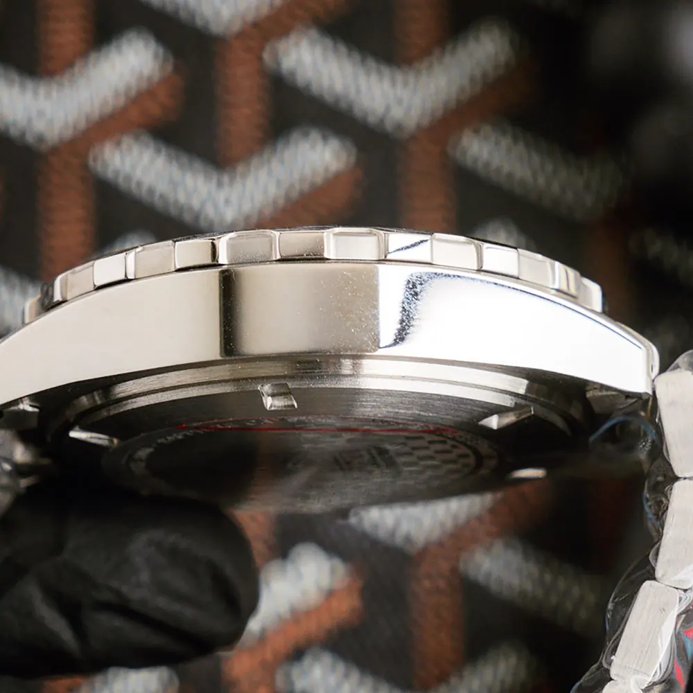 TAG Heuer Men Aquaracer Limited Edition 41 mm in Black Yellow (5)