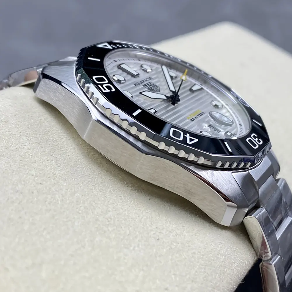TAG Heuer Men Aquaracer Professional 300 Date 36mm in Steel (6)