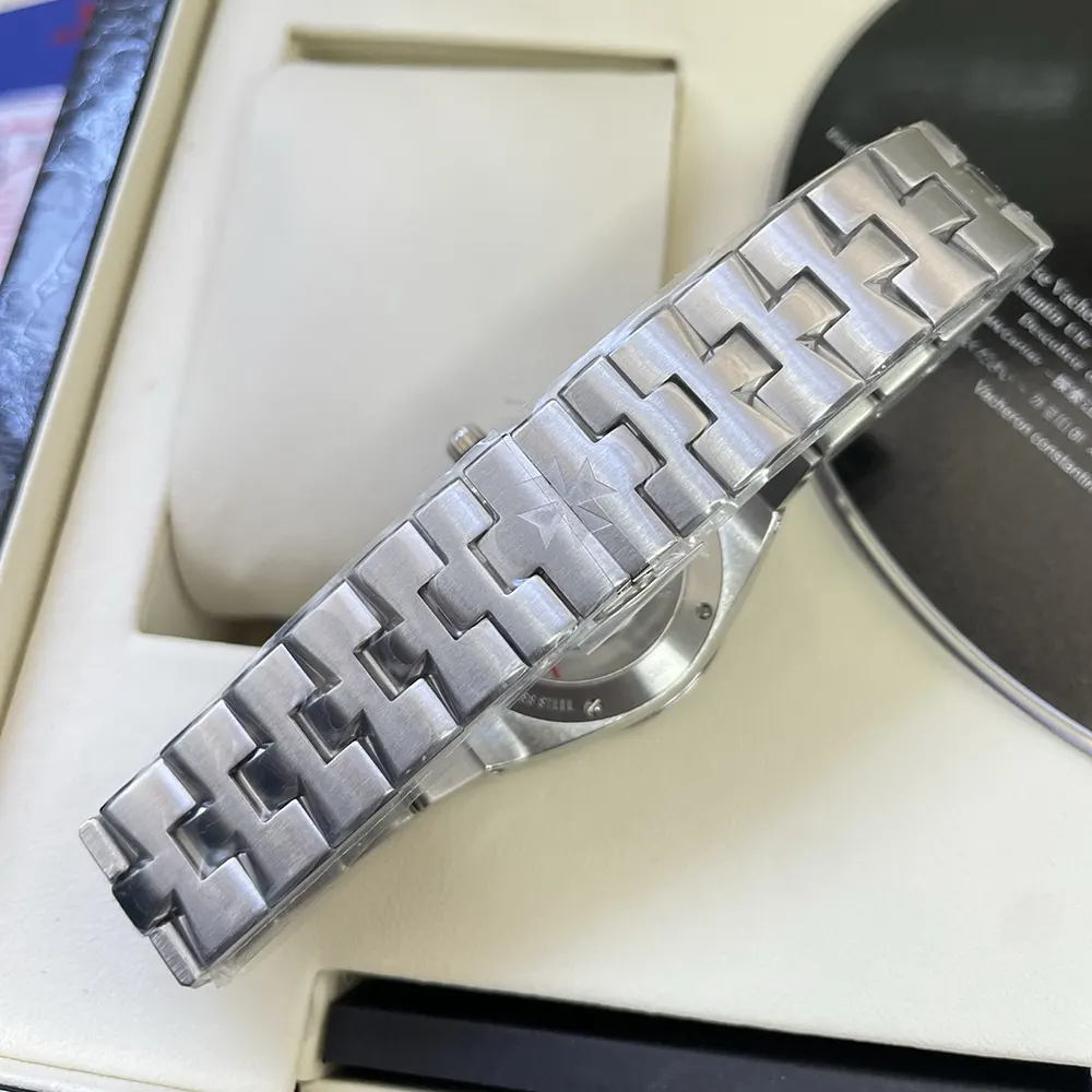 Vacheron Constantin Women Overseas Self-winding 35 mm Steel and Satin Pink (8)