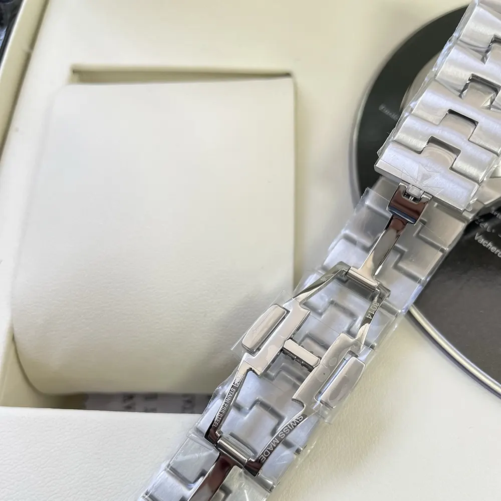 Vacheron Constantin Women Overseas Self-winding 35 mm Steel and Satin Pink (9)