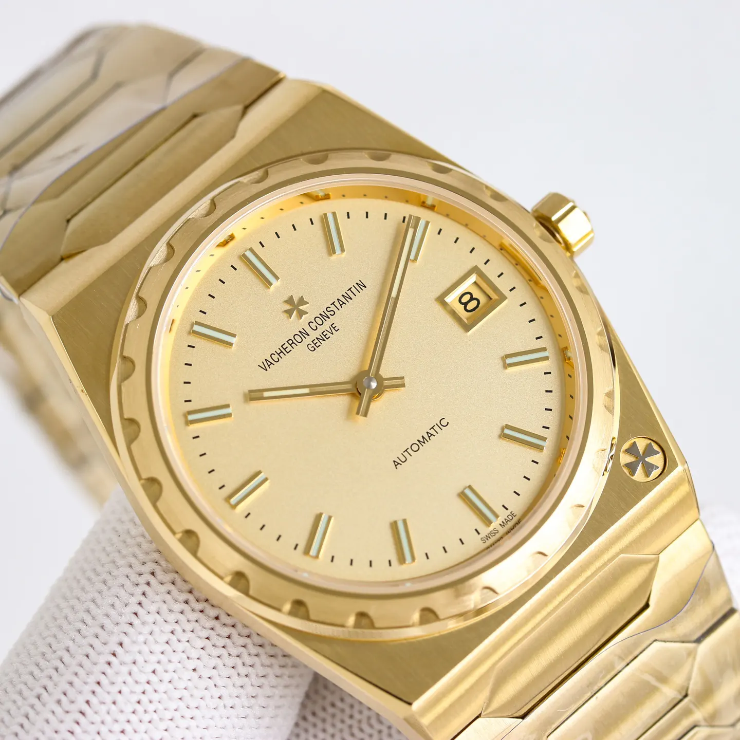 Vacheron Constantin Men Historiques 222 37 mm in Yellow Gold 4200H222J-B935 (4)
