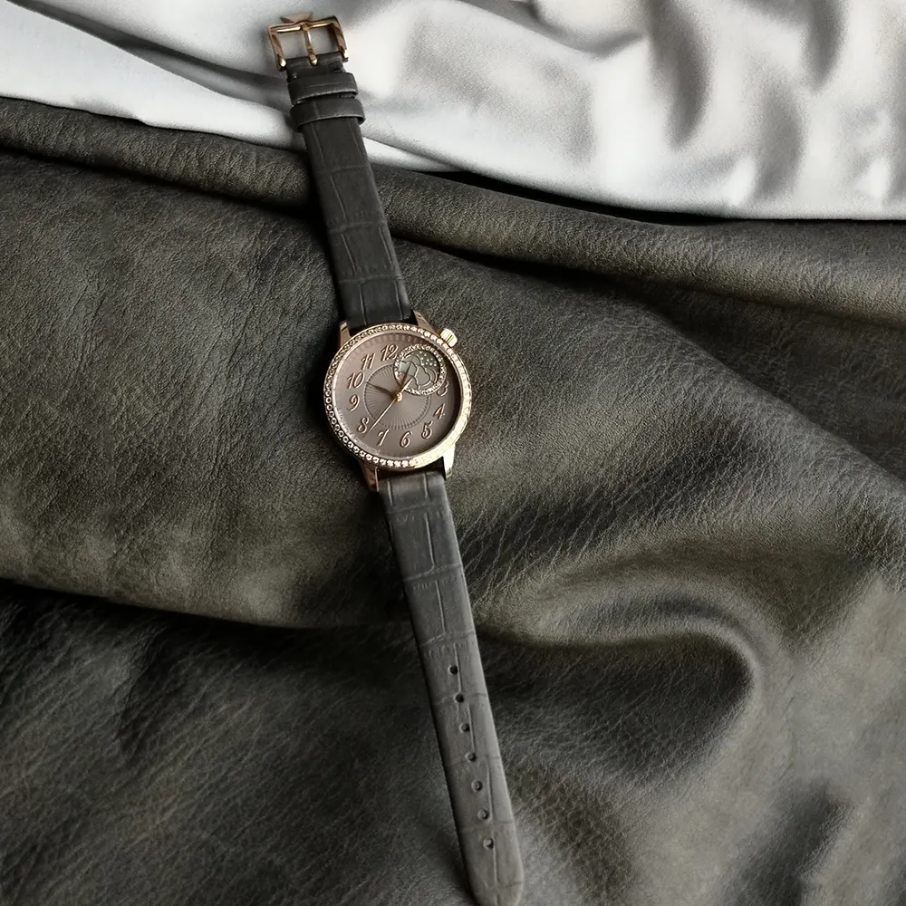 Vacheron Constantin Women Égérie Moon Phase in 37 mm in Pink Gold (2)