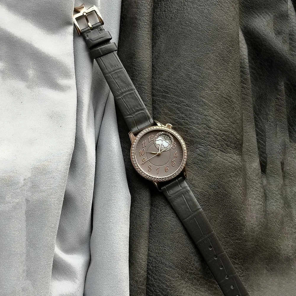 Vacheron Constantin Women Égérie Moon Phase in 37 mm in Pink Gold (6)